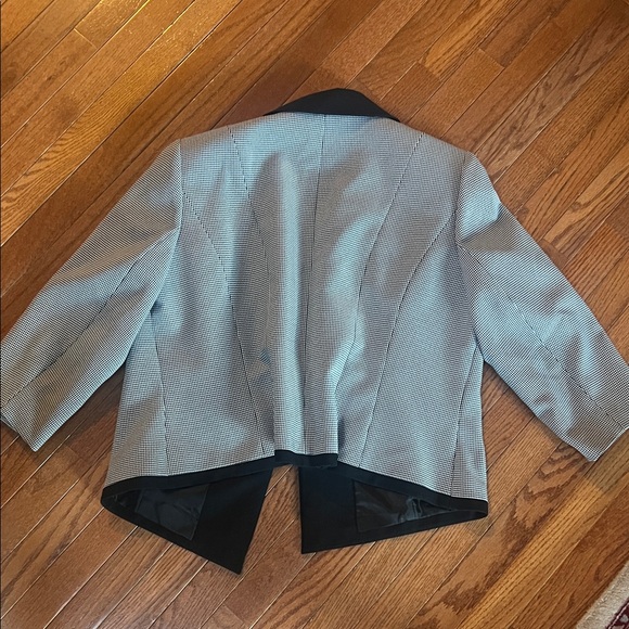 Tahari Black and Gray Women's Blazer - Picture 4 of 4